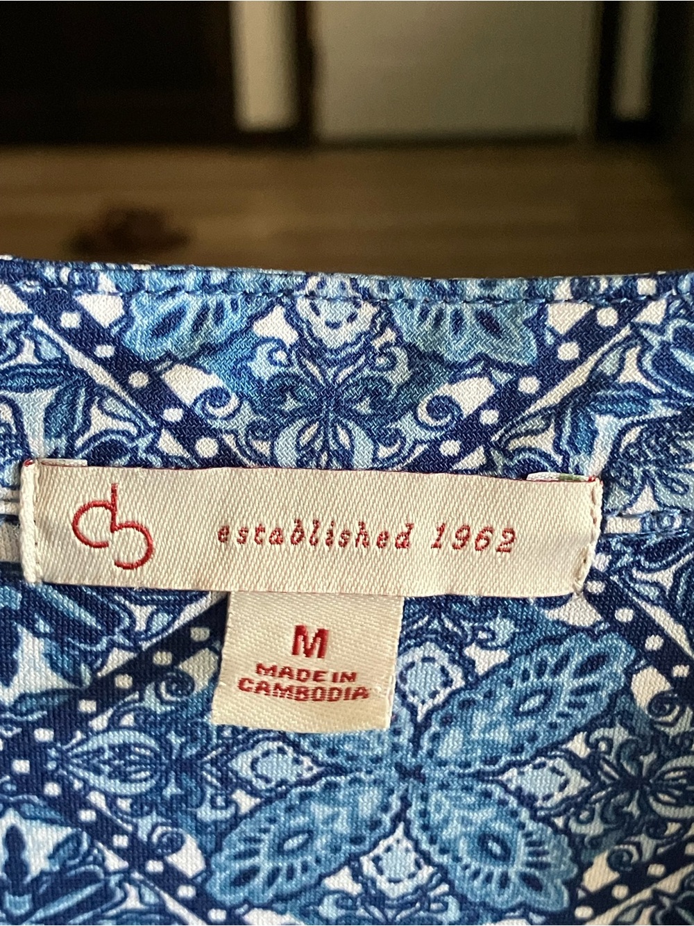 CB established 1962 Blue and White V Neck Tunic Blouse Size M - Picture 2 of 7